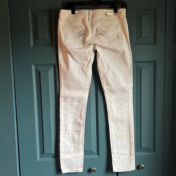 Women’s Almost Famous white jeans!! - Picture 3 of 5